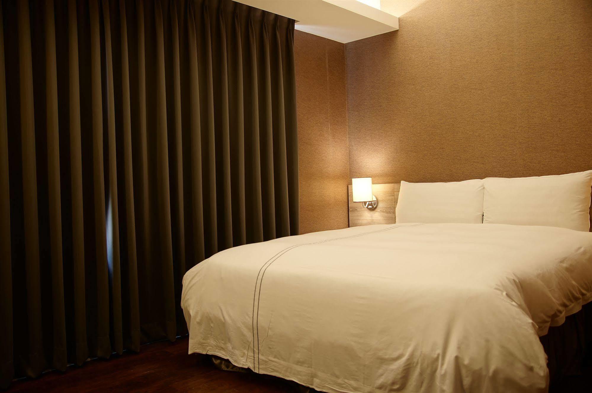 Talmud Business Hotel - Zhongshan Taichung Exterior photo