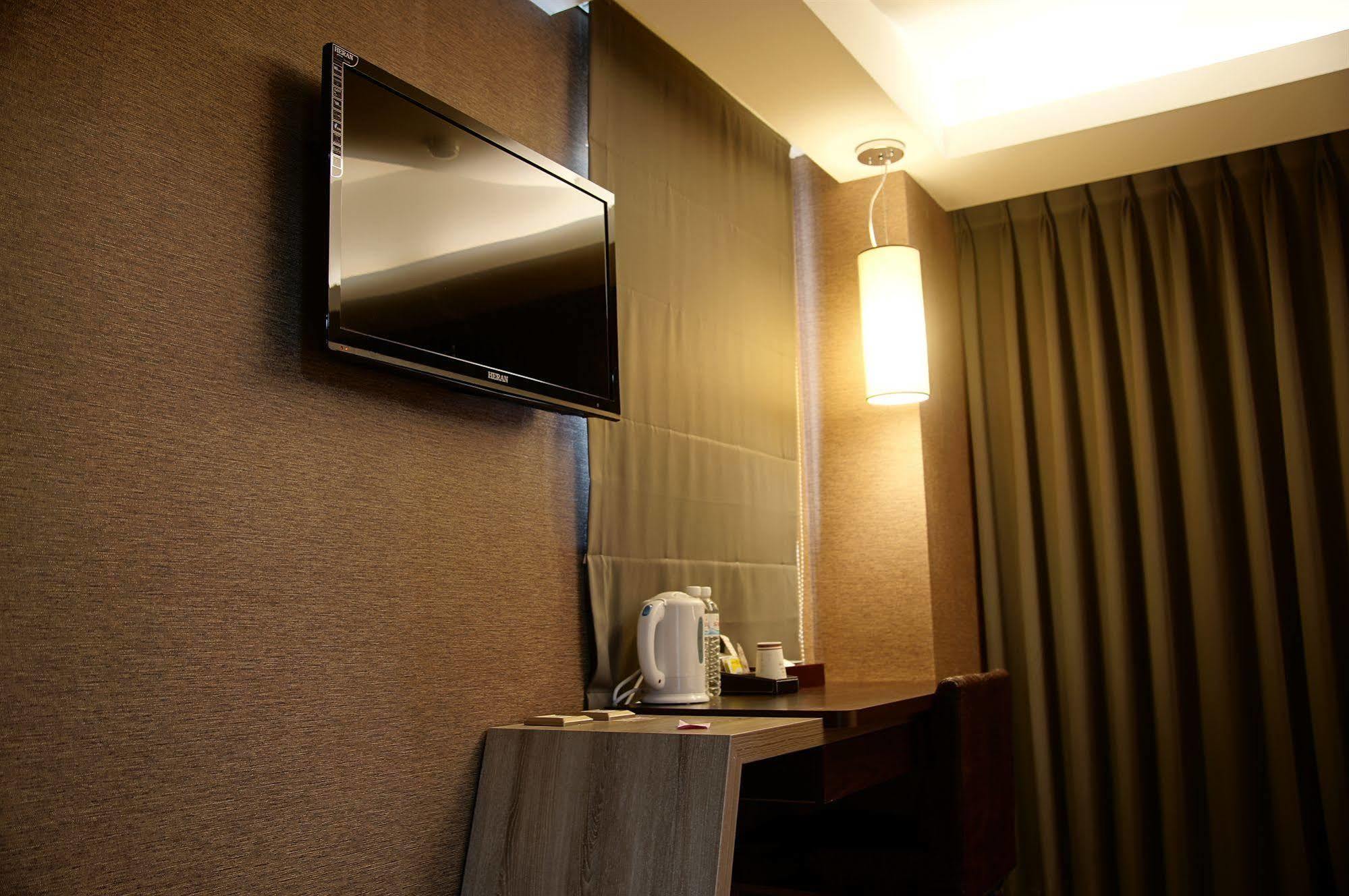 Talmud Business Hotel - Zhongshan Taichung Exterior photo