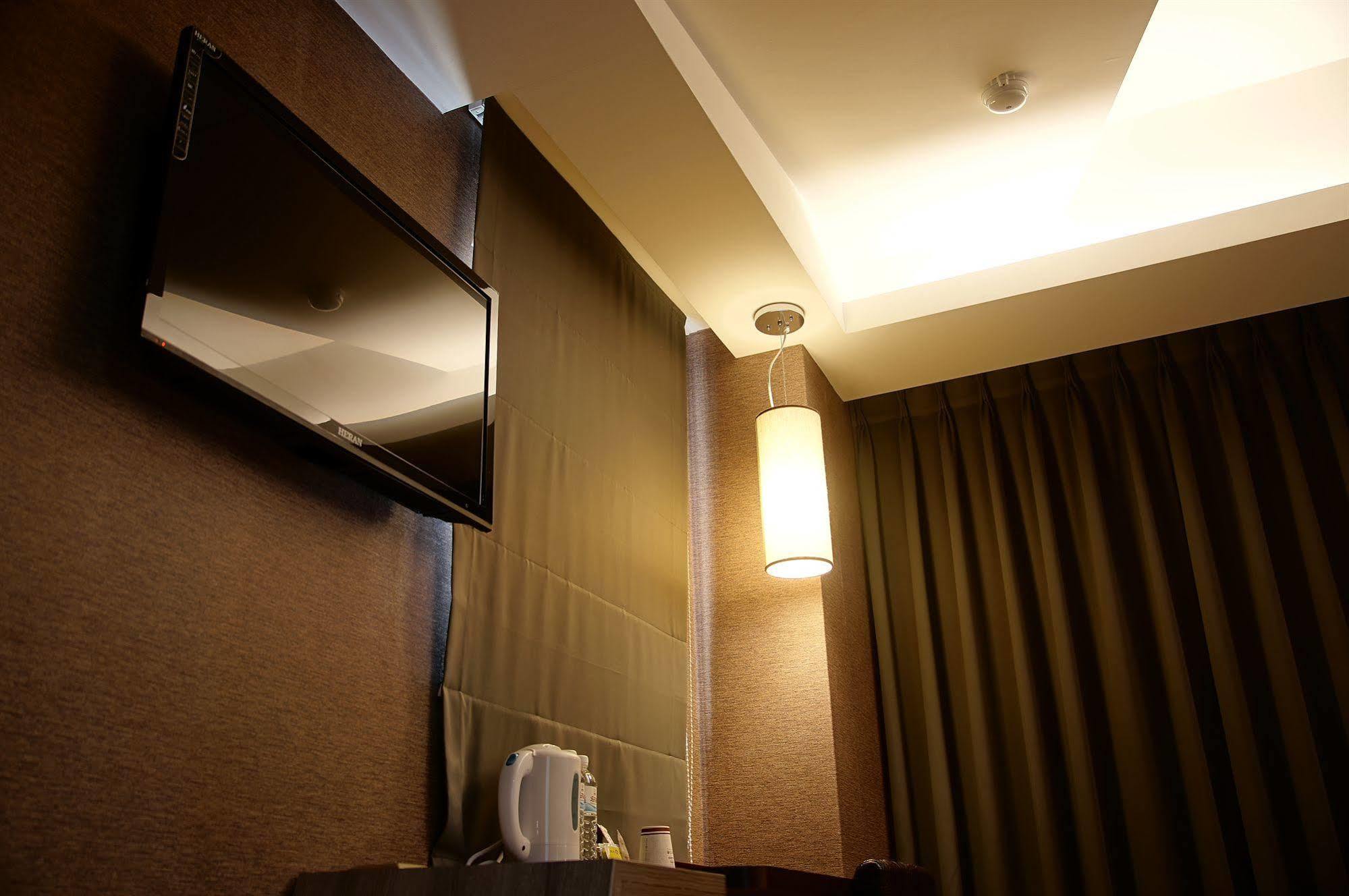 Talmud Business Hotel - Zhongshan Taichung Exterior photo