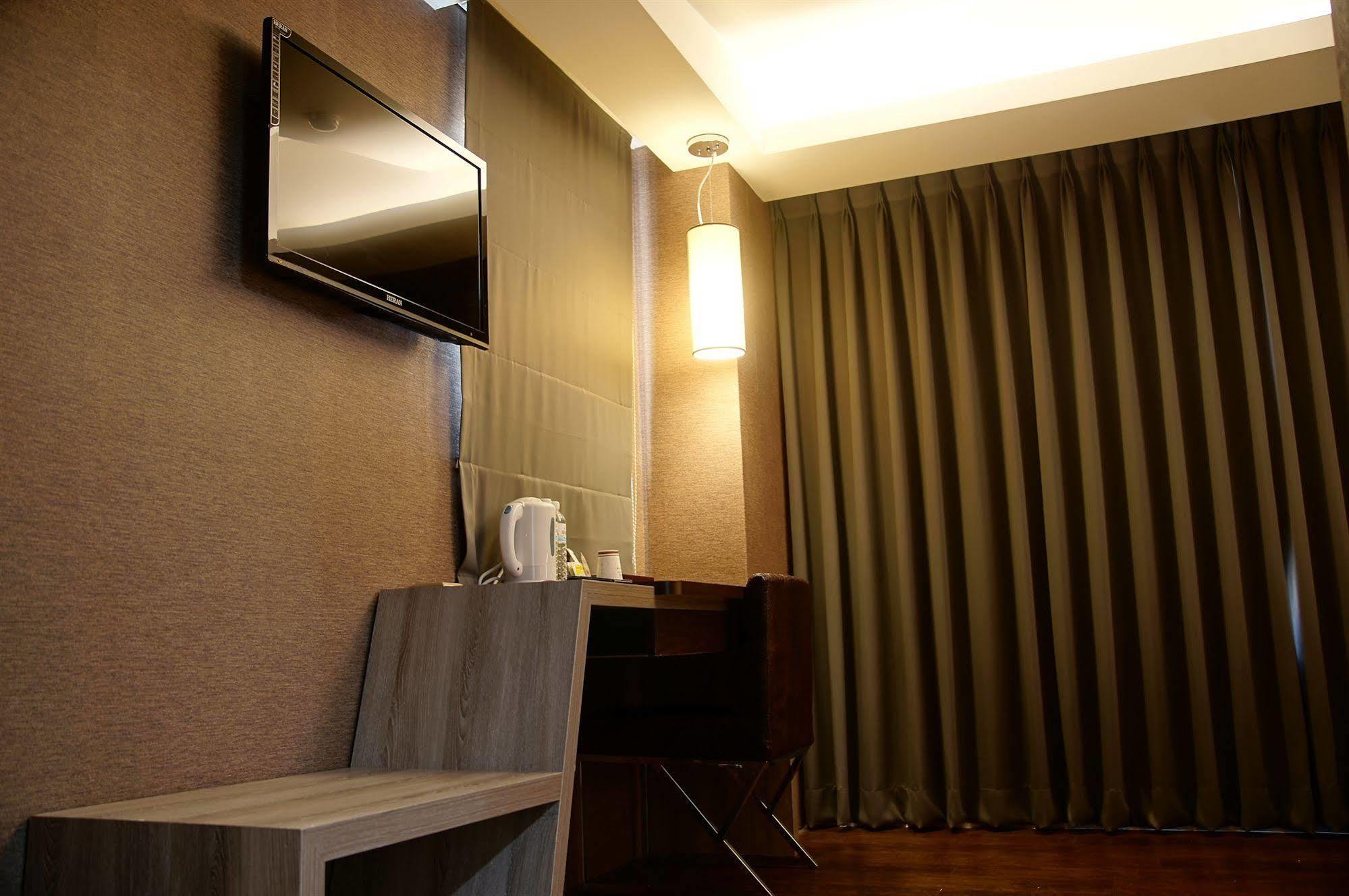 Talmud Business Hotel - Zhongshan Taichung Exterior photo
